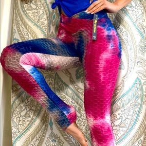 Want a better butt leggings  only sizes S-Xl   24$
